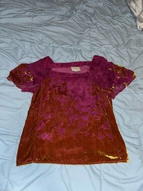 Maeve pink and gold Velvet floral patterned short sleeve top size small
